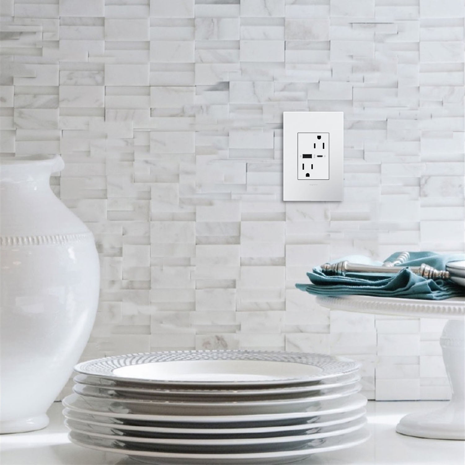 Legrand - ARTRUSB156ACW4 - 15A Tamper-Resistant Ultra-Fast USB Type-A/C Outlet - adorne - White