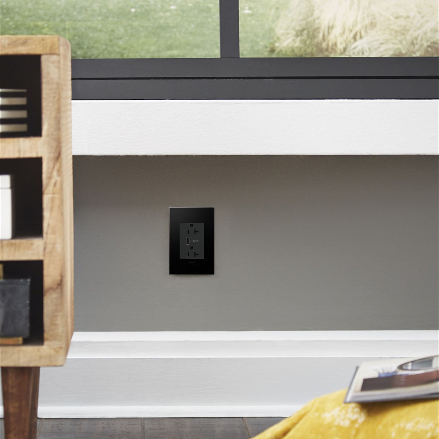 Legrand - ARTRUSB206ACG4 - 20A Tamper-Resistant Ultra-Fast USB Type-A/C Outlet - adorne - Graphite