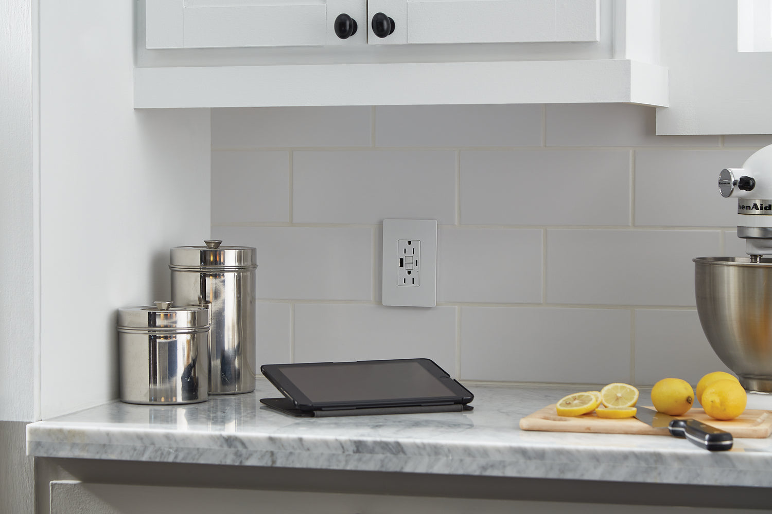Legrand - 1597TRUSBACW - Tamper-Resistant 15A Duplex Self-Test GFCI Receptacles with SafeLock Protection, USB Type A/C White - radiant - White
