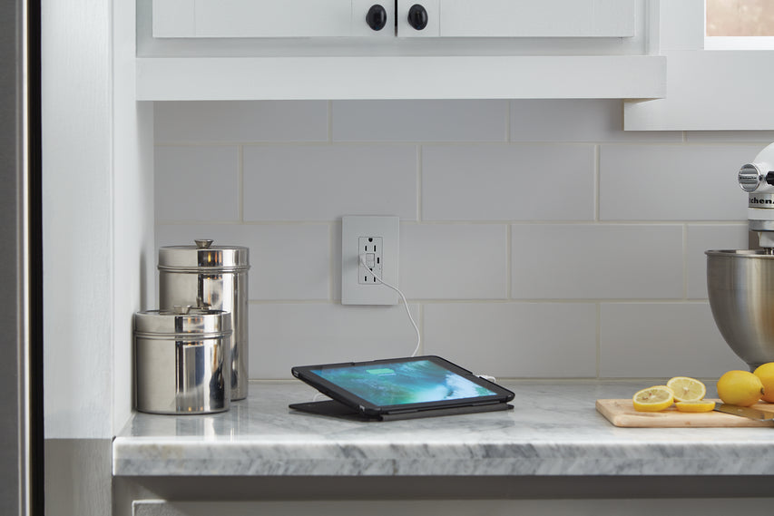 Legrand - 1597TRUSBACW - Tamper-Resistant 15A Duplex Self-Test GFCI Receptacles with SafeLock Protection, USB Type A/C White - radiant - White