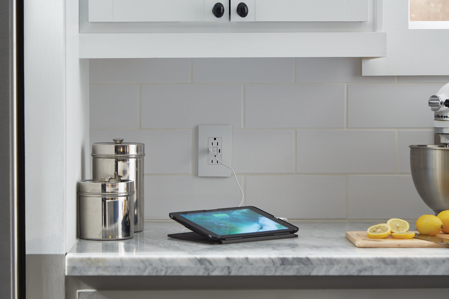 Legrand - 1597TRUSBACW - Tamper-Resistant 15A Duplex Self-Test GFCI Receptacles with SafeLock Protection, USB Type A/C White - radiant - White