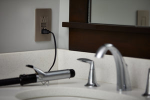 Legrand - NTL885TRNICC6 - 15A Tamper-Resistant Outlet with Night Light - radiant - Nickel