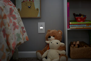 Legrand - NTL885TRW - 15A Tamper-Resistant Outlet with Night Light - radiant - White