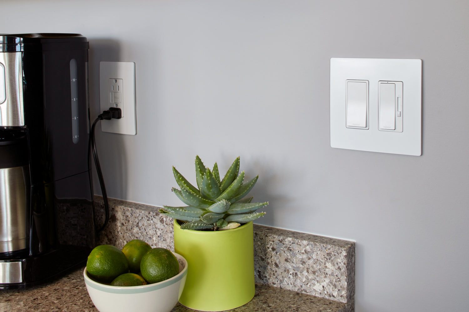 Legrand - TM870W - 15A Single-Pole Switch - radiant - White