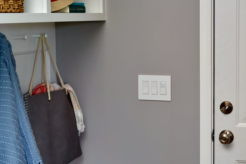Legrand - TM870W - 15A Single-Pole Switch - radiant - White