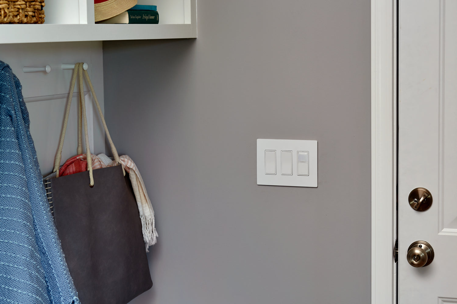 Legrand - TM870W - 15A Single-Pole Switch - radiant - White