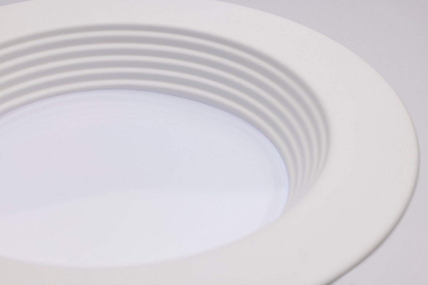 Satco - S11800R1 - LED Downlight - White
