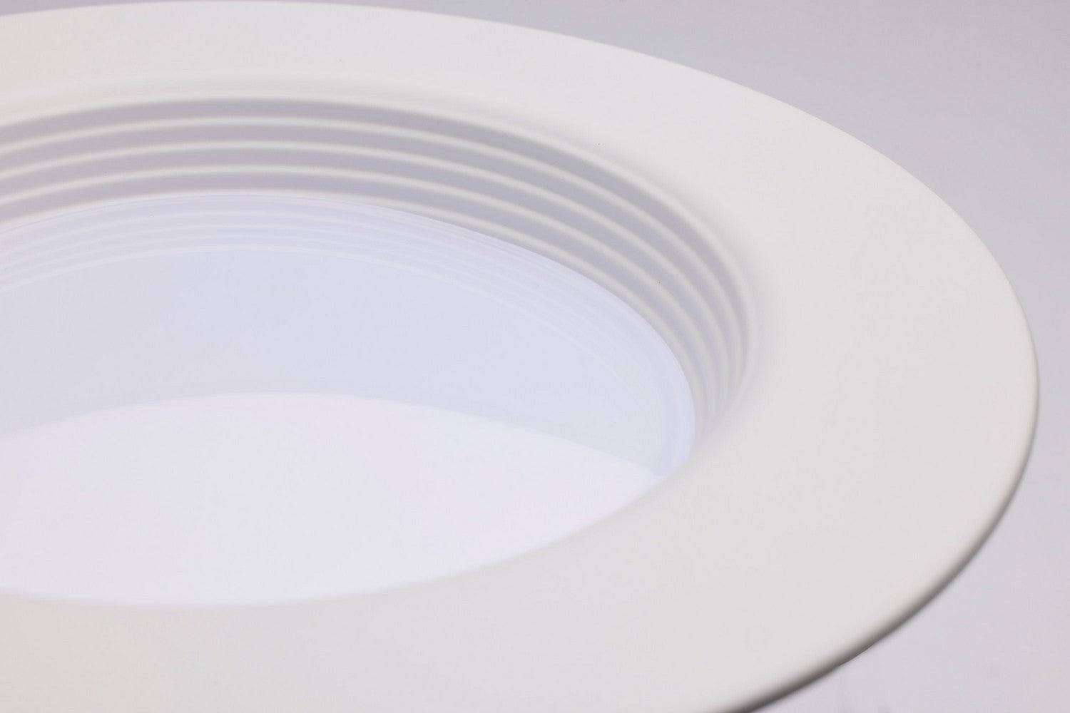 Satco - S11825R1 - LED Downlight - White