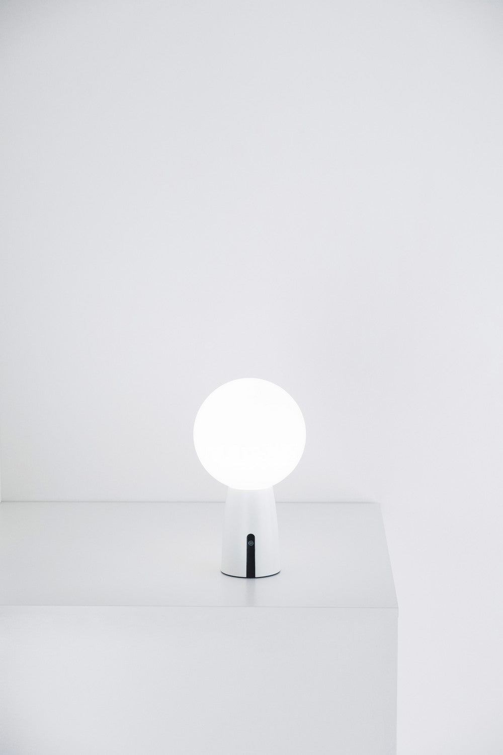 Zafferano - LD0900B3 - LED Table Lamp - Olimpia - White