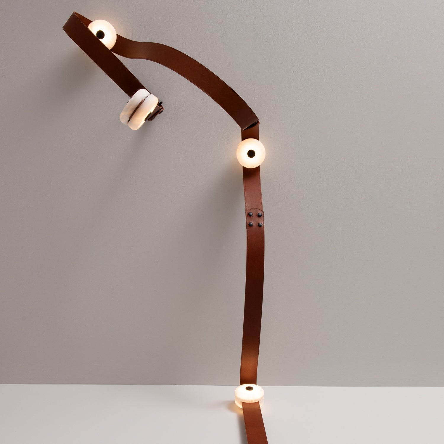 Hubbardton Forge - 402801-LED-STND-10-LC-AR - Snaps Floor-to-Ceiling Plug-in LED Lamp - Snaps - Black
