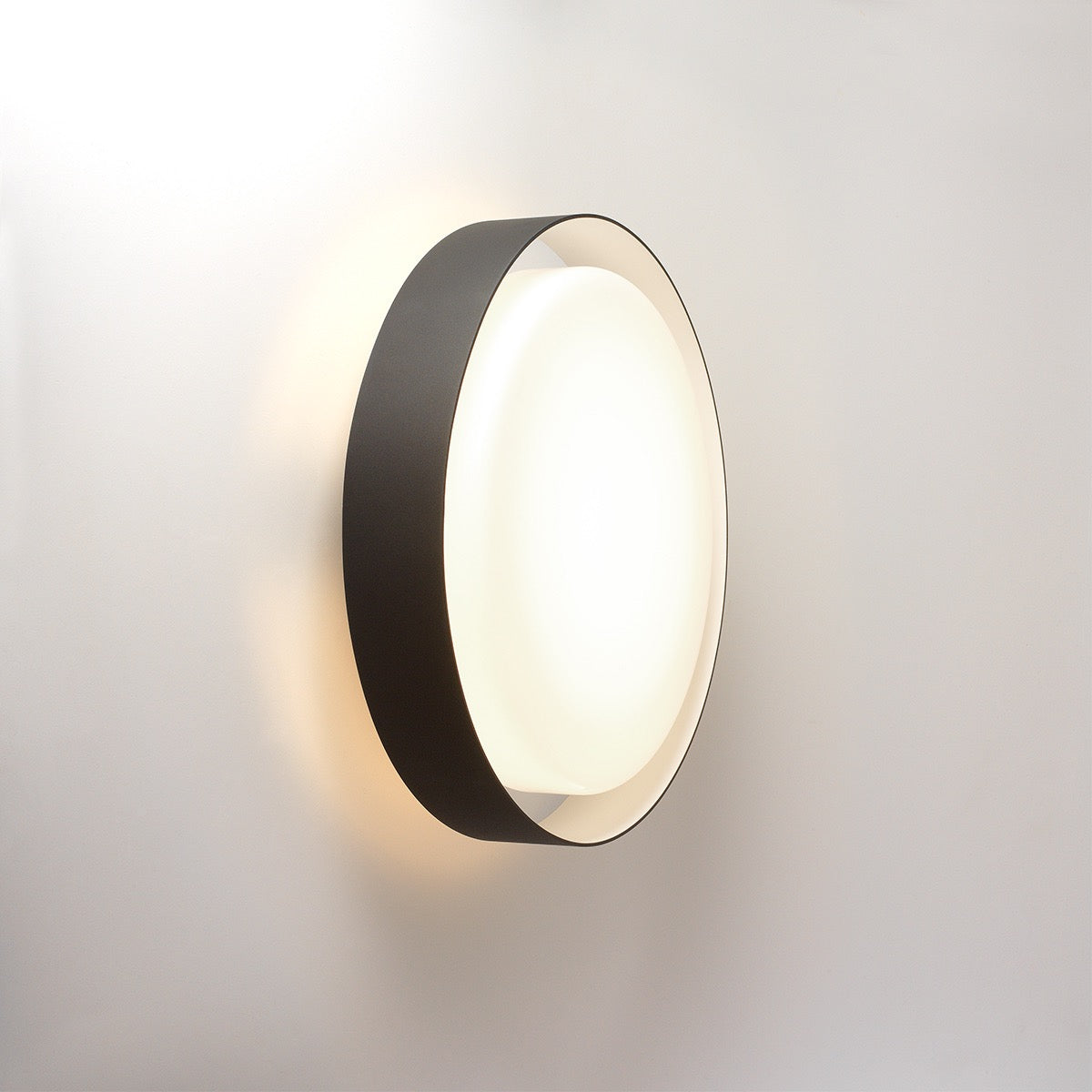 Plaff-on! 50 IP54 Outdoor Wall/Ceiling Light