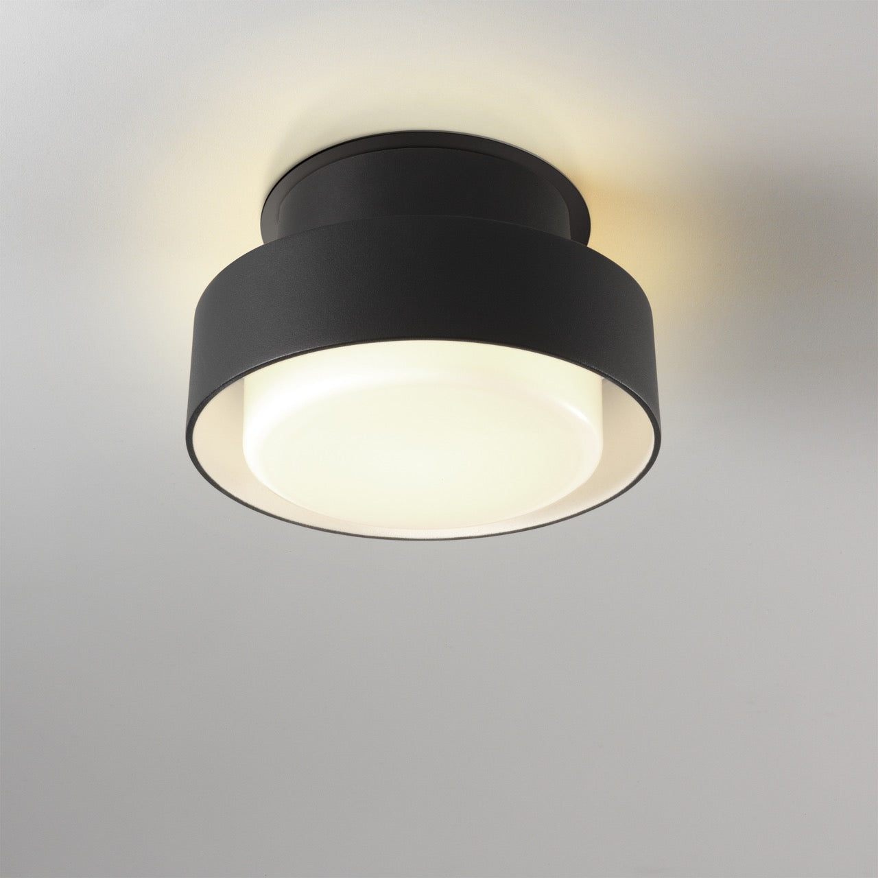 Plaff-on! 16 IP65 Outdoor Wall/Ceiling Light