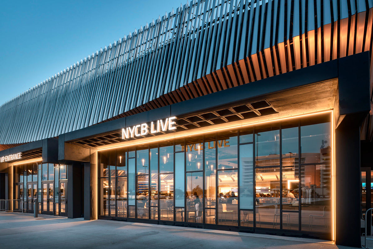 Showcasing outdoor linear lighting