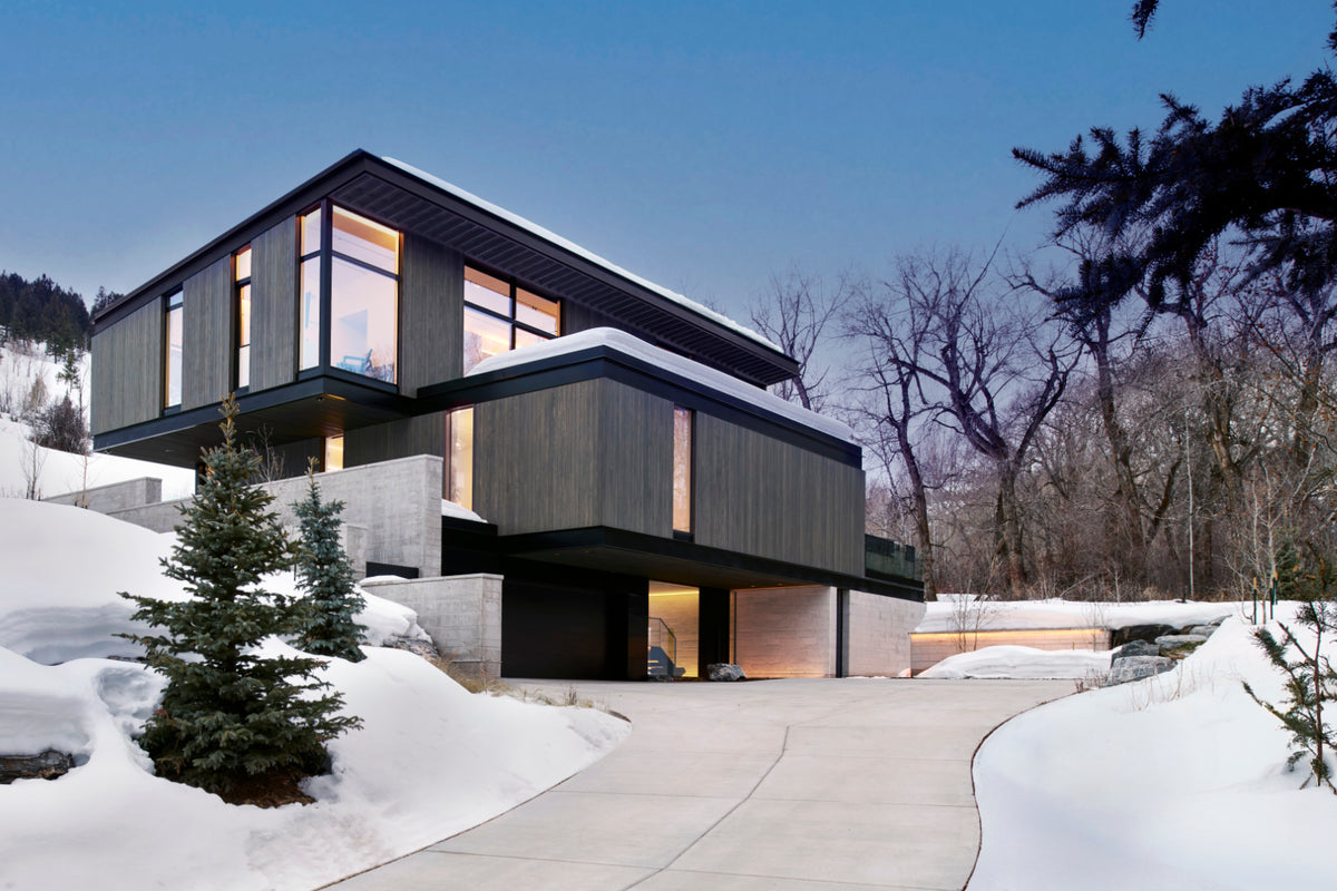 Showcasing outdoor linear lighting