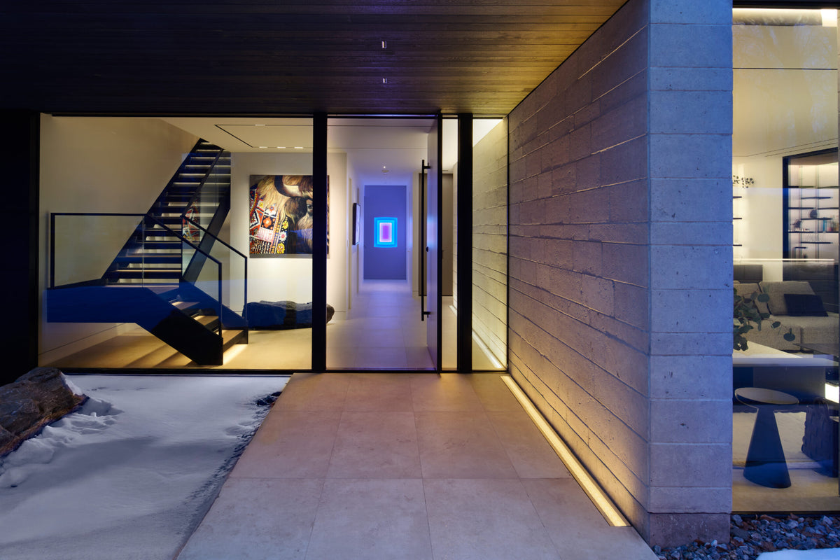 Showcasing outdoor linear lighting