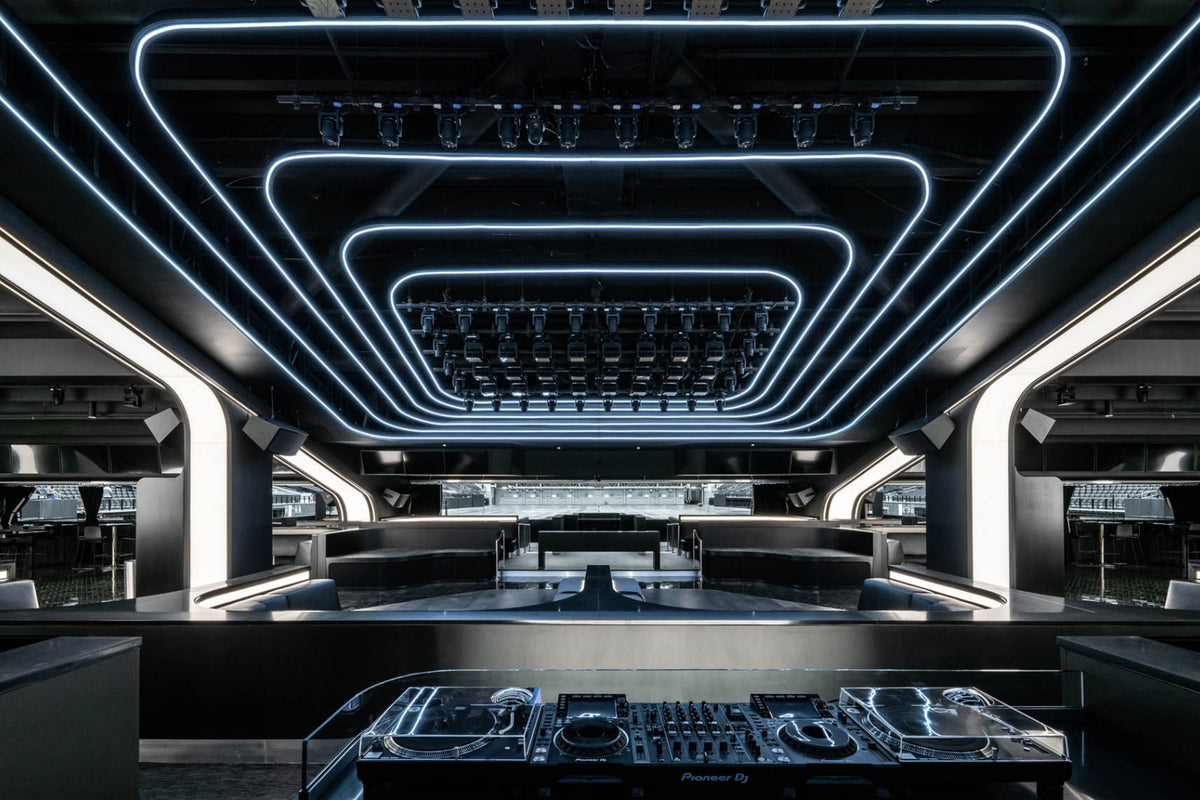 Showcasing surface-mount architectural lighting