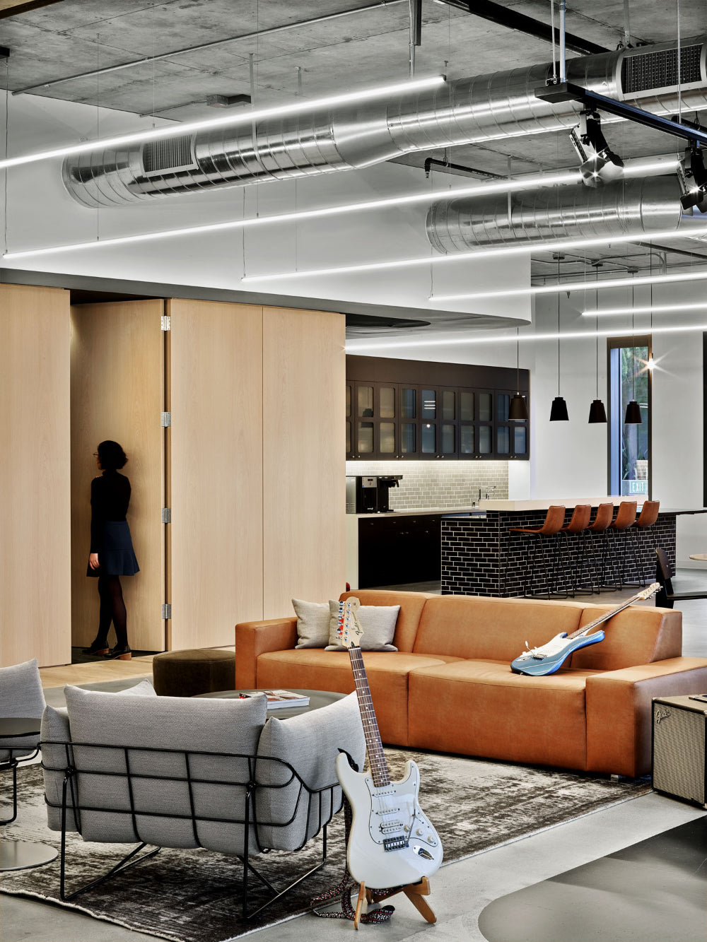 Showcasing suspended linear lighting